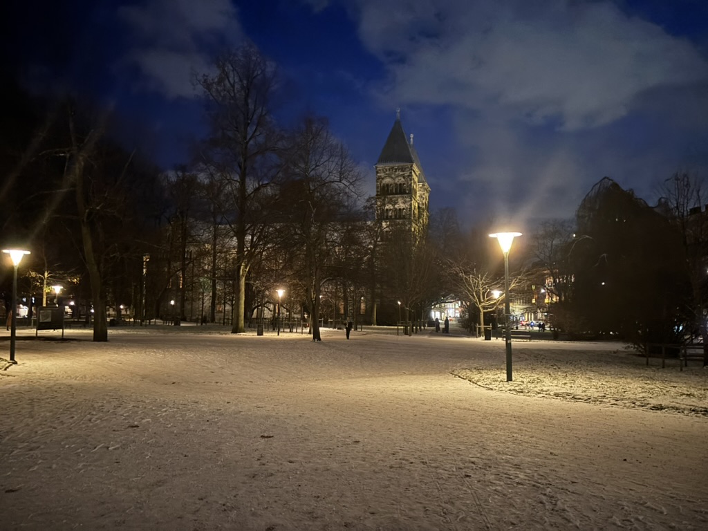 雪夜中的广场